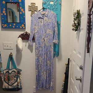 Philosophy Blue and White Floral Long Sleeve Dress